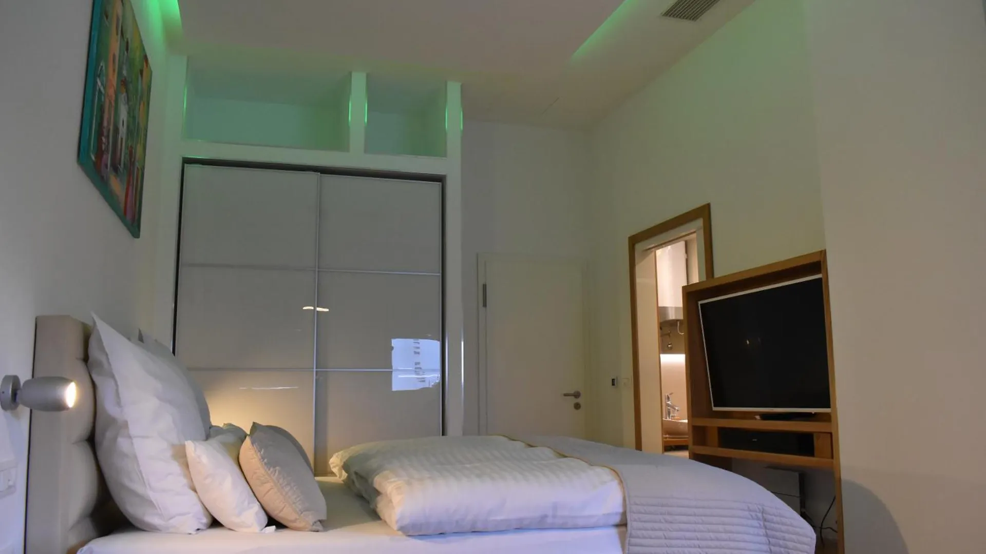 Destino City Apartments Zadar 0*,