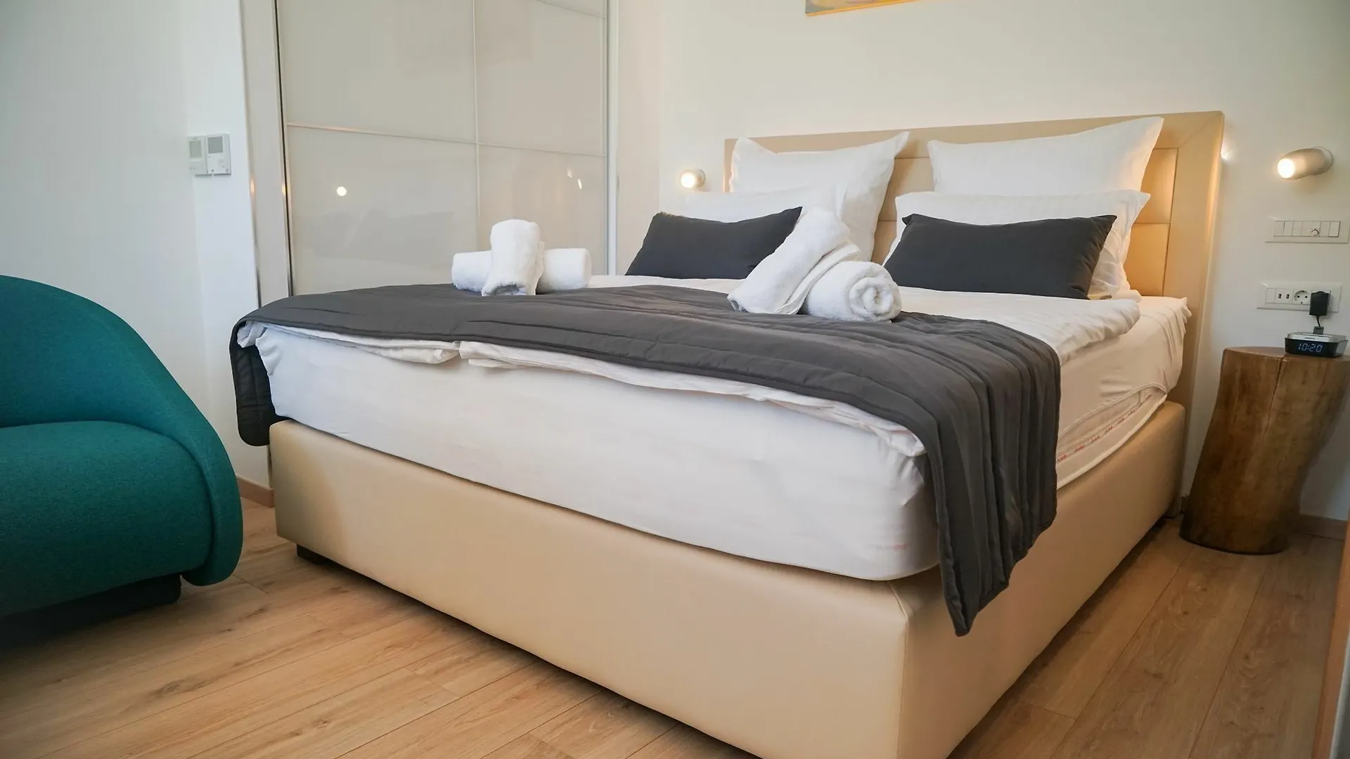 Destino City Apartments Задар